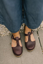 Load image into Gallery viewer, MIA Madeline Clogs in Wine
