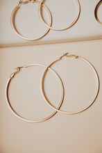 Load image into Gallery viewer, For a Hoop Earrings Set in Gold

